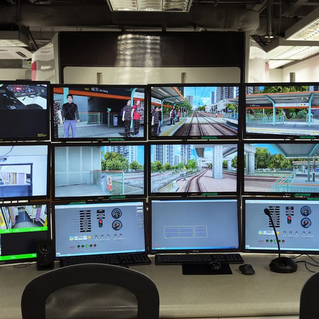 imitates the set-up of the control centre with several screens for the training cabin, the simulated animations and the operating system